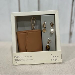 Clearance! ⚠️ NWT A New Day Caramel Ear Bud Case with Charm Set